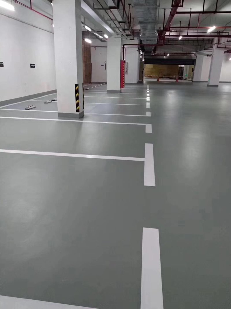 在现代工业生产中，选择合适的工业地坪至关重要。这篇文章将从问题解决的角度出发，帮助您了解如何挑选适合的工业地坪涂料厂家。